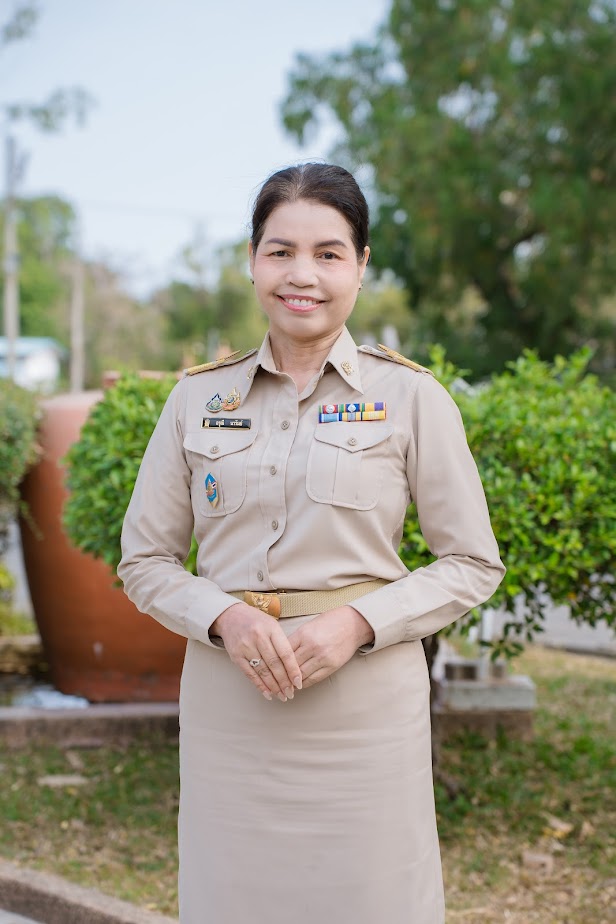 นางอรุณี นารัมย์